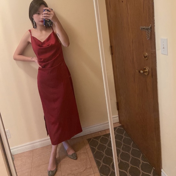 Burgundy satin evening dress - Picture 2 of 7
